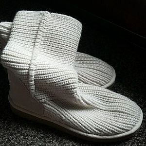 Cream colored sweater Uggs